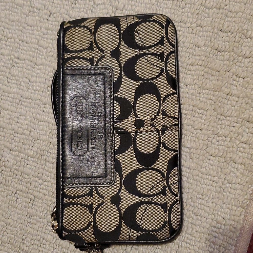 Coach Wristlet black & grey EUC